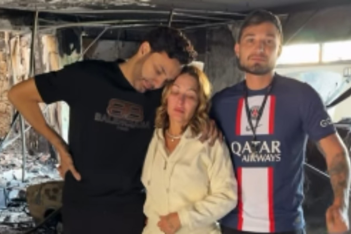 mc gui com os pais após incêndio na casa deles