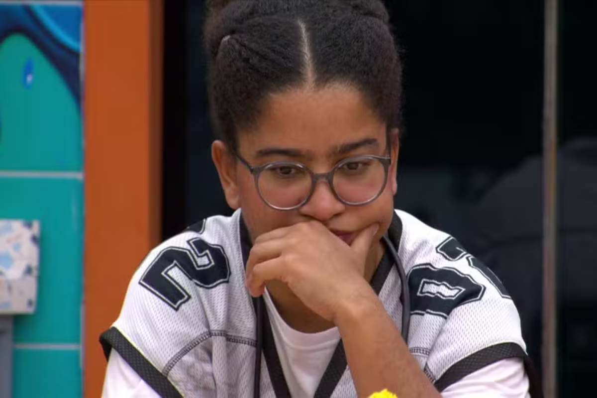 Milena fica triste e pensativa