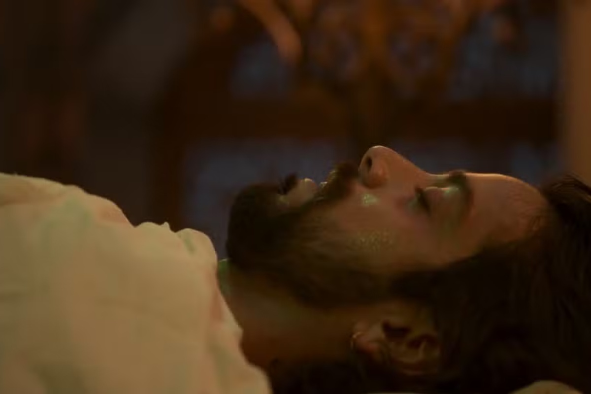 No meio de cirurgia de risco, Omar chama por Alika em A Nobreza do Amor