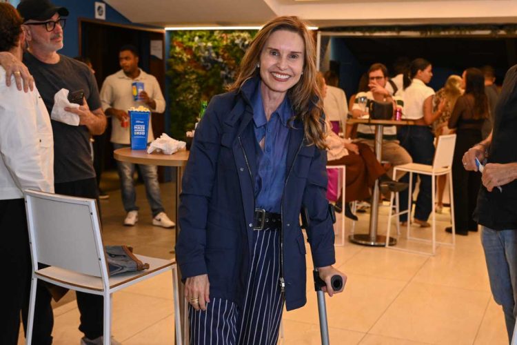Paula Burlamaqui na reestreia da peça Choque