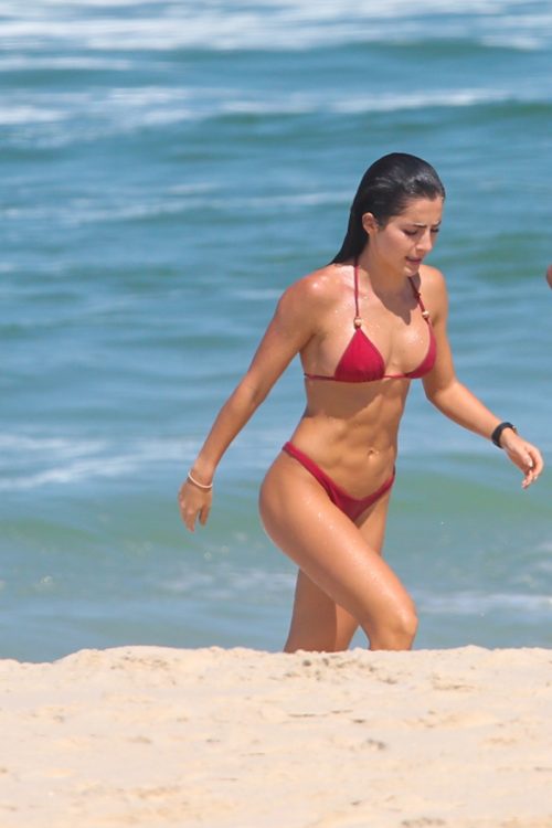 Jade Picon de biquini na praia 