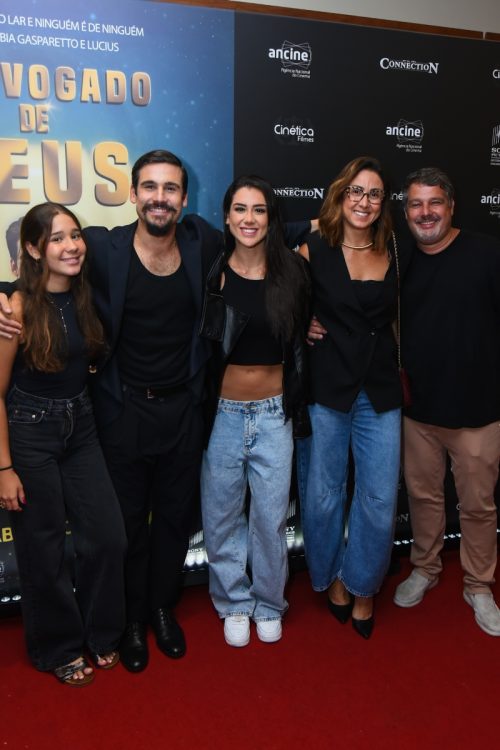 Nicolas Prattes e familiares