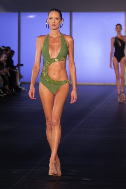 Gianne Albertoni no desfile da Lenny