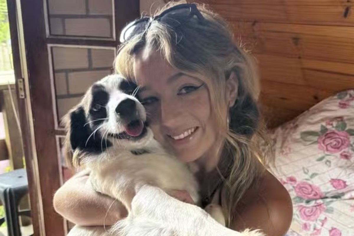 Samira com o seu cachorro Lindolfo