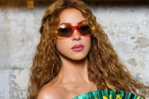 shakira posando para show no brasil em copacabana