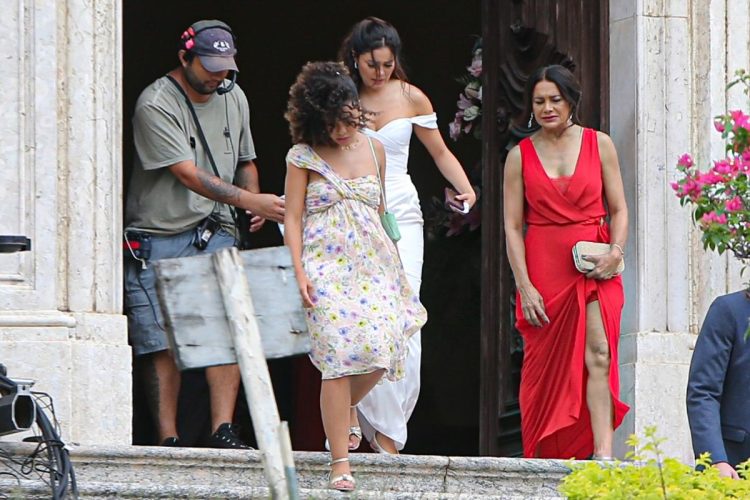 Sophie Charlotte grava cenas do casamento de Gerluce em Três Graças