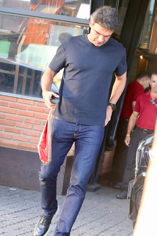 Tadeu Schmidt abatido