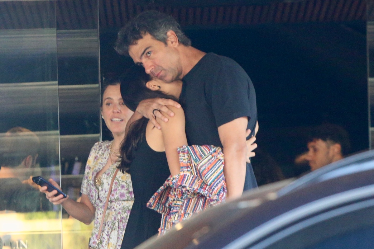 Tadeu Schmidt e esposa