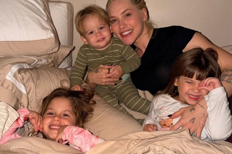 Virginia Fonseca com os filhos