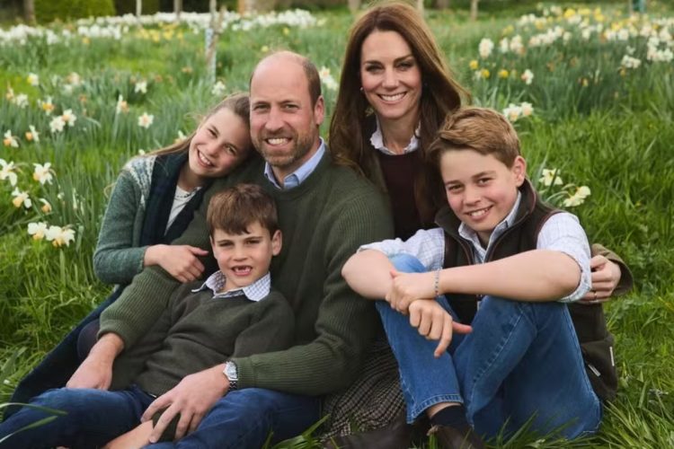 William e Kate com os filhos