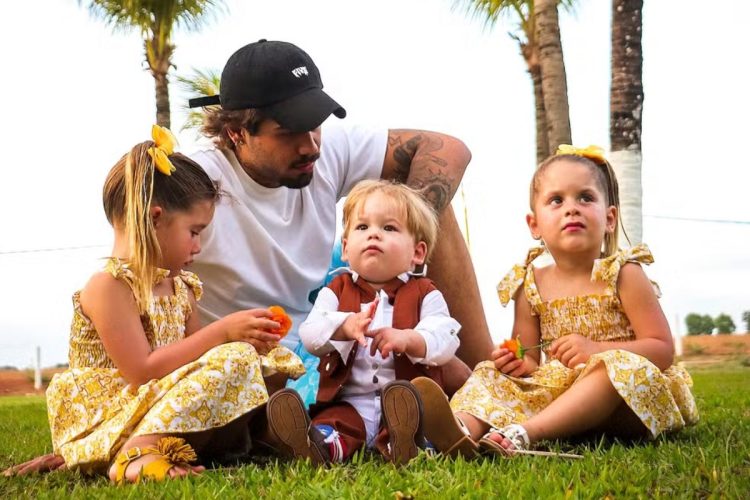 Zé Felipe e os filhos