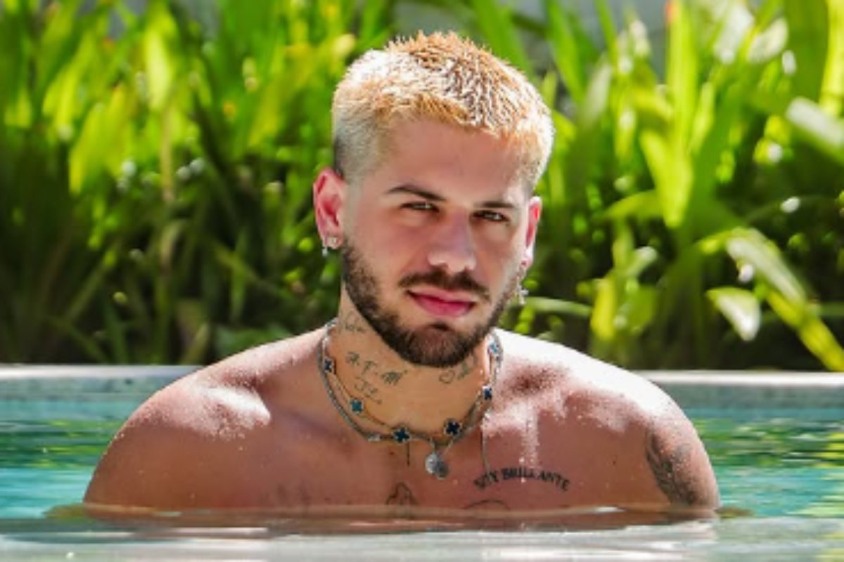 zé felipe na piscina