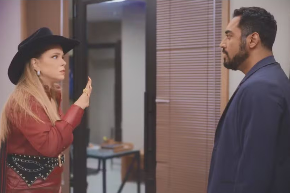 Zilá (Leandra Leal) nega fogo de Ronei (Thomás Aquino) em Coração Acelerado