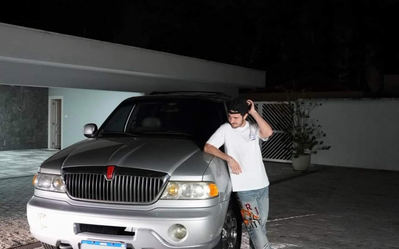 João Augusto relembra Gugu ao mostrar carro favorito do apresentador