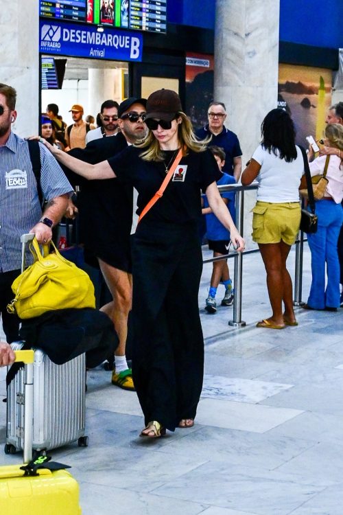 Ana Paula Renault no aeroporto