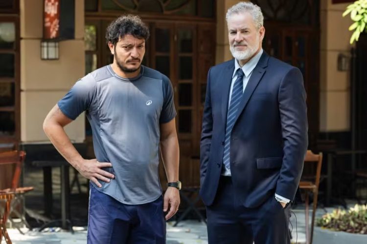 Tom (Allan Souza Lima) e Ademir (Dan Stulbach) em "Quem Ama Cuida