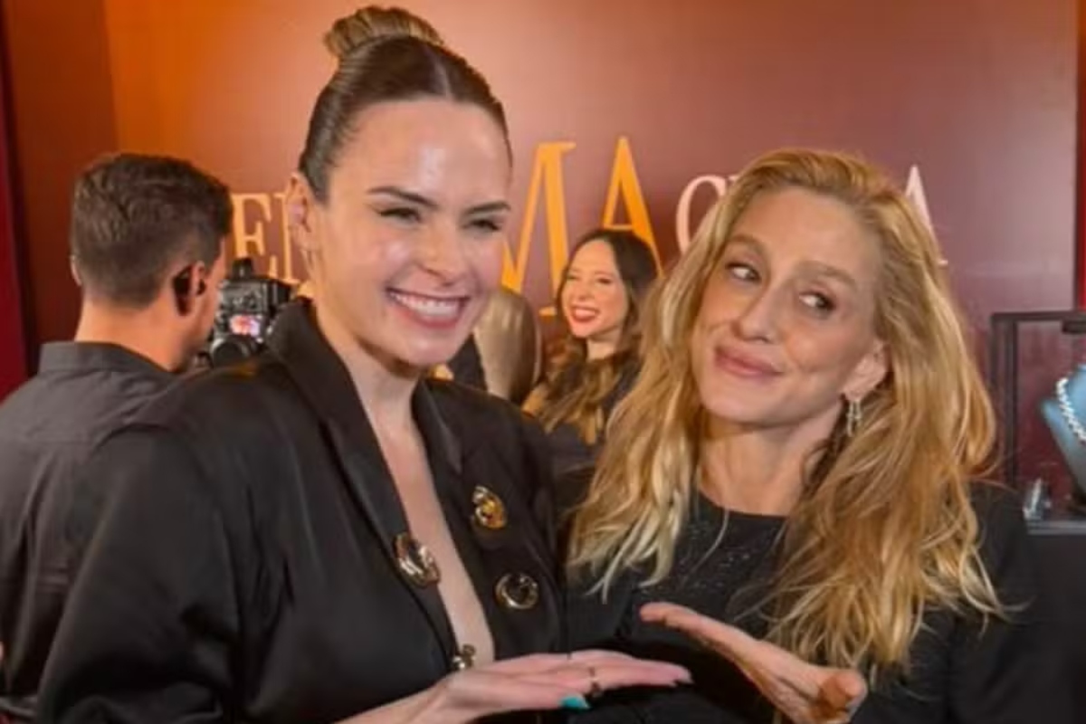 Ana Paula Renault e a diretora Amora Mautner na festa de lançamento da novela 'Quem Ama Cuida'