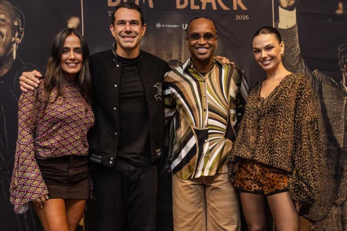 Carol Peixinho, Marcus Buaiz, Thiaguinho e Isis Valverde no show Bem Black
