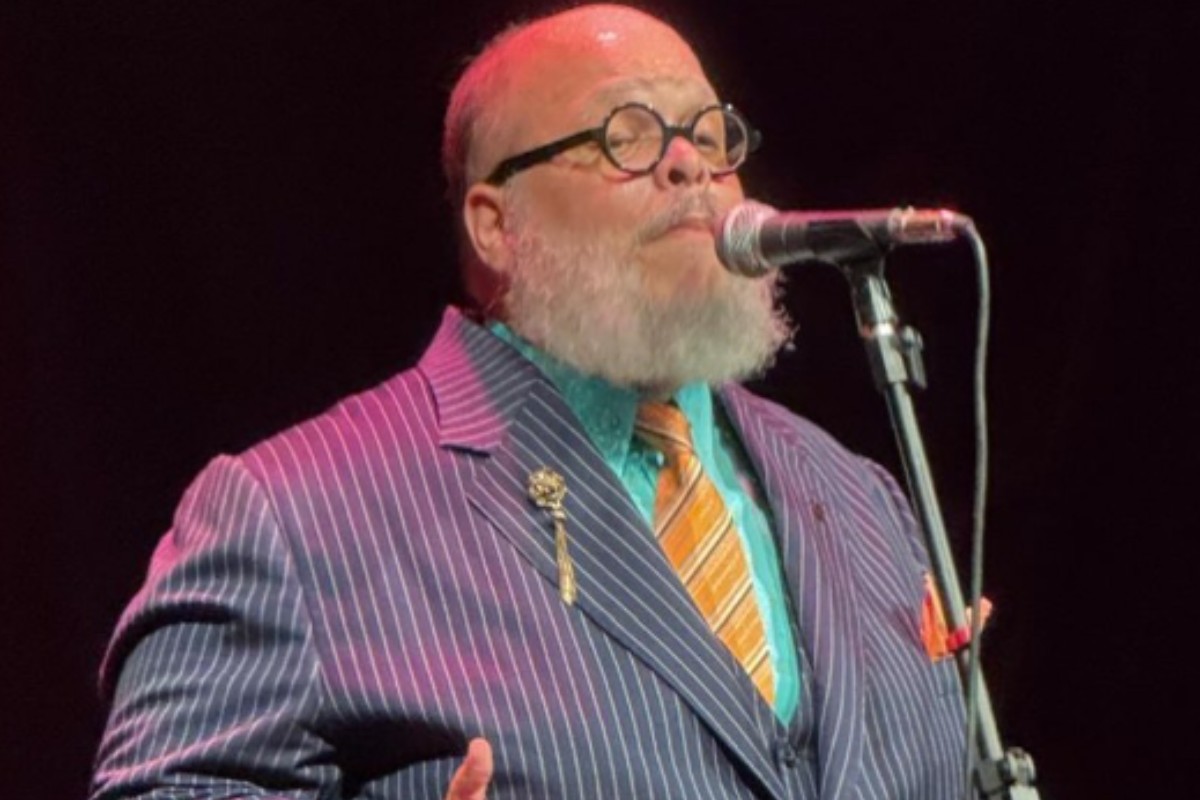 ed motta cantando
