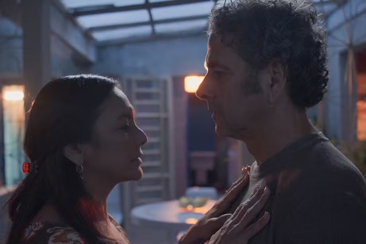 Lígia (Dira Paes) e Joaquim (Marcos Palmeira) se aproximam em 'Três Graças'