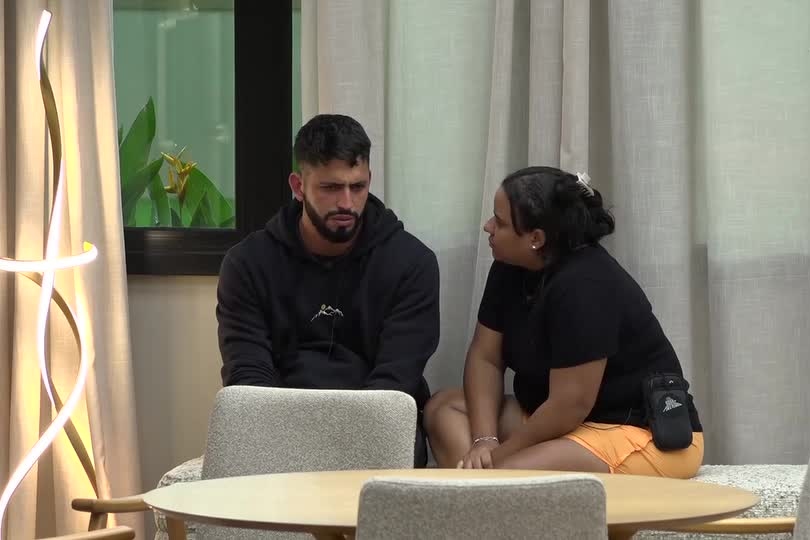 Jovan e Nataly conversando