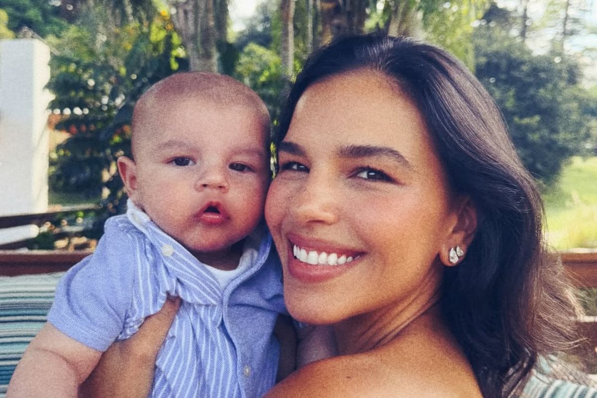 Mariana Rios com o filho
