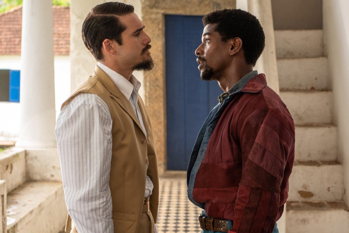 Mirinho (Nicolas Prattes) confronta Tonho (Ronald Sotto) em A Nobreza do Amor