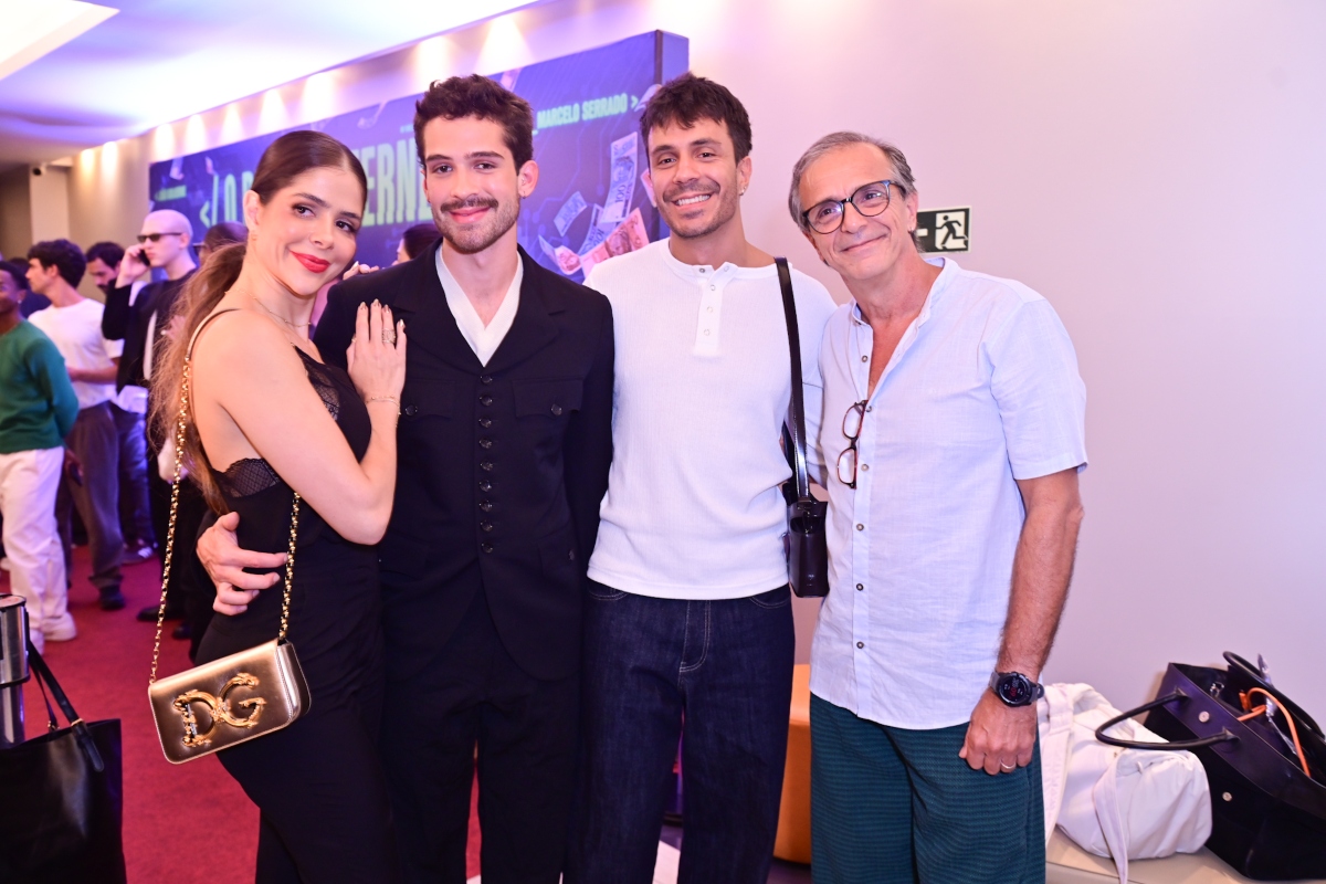 João Guilherme e a família em pré-estreia