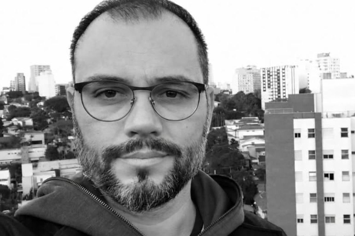 rene belmonte em foto preta e branca