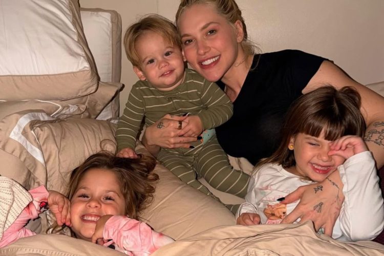Virginia Fonseca com os filhos