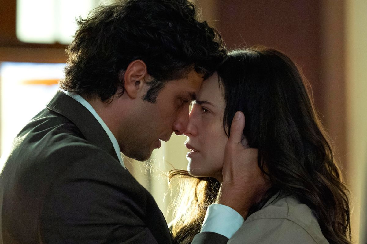 Adriana e Pedro se beijam após o veredito em 'Quem Ama Cuida'