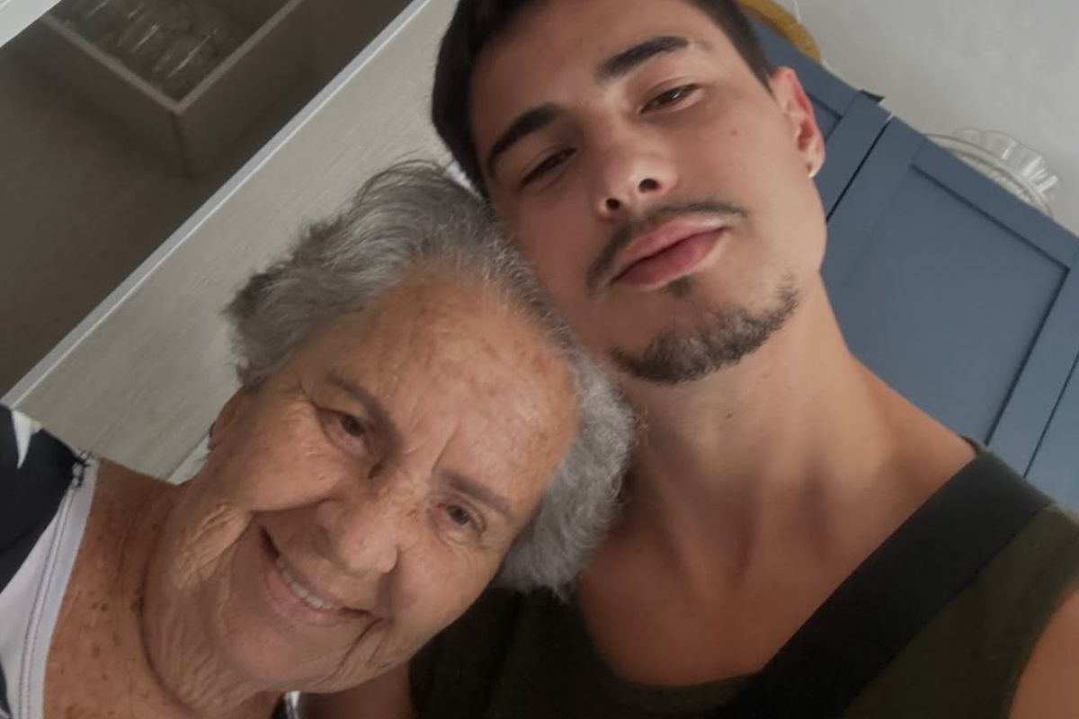 Danilo Mesquita com a avó