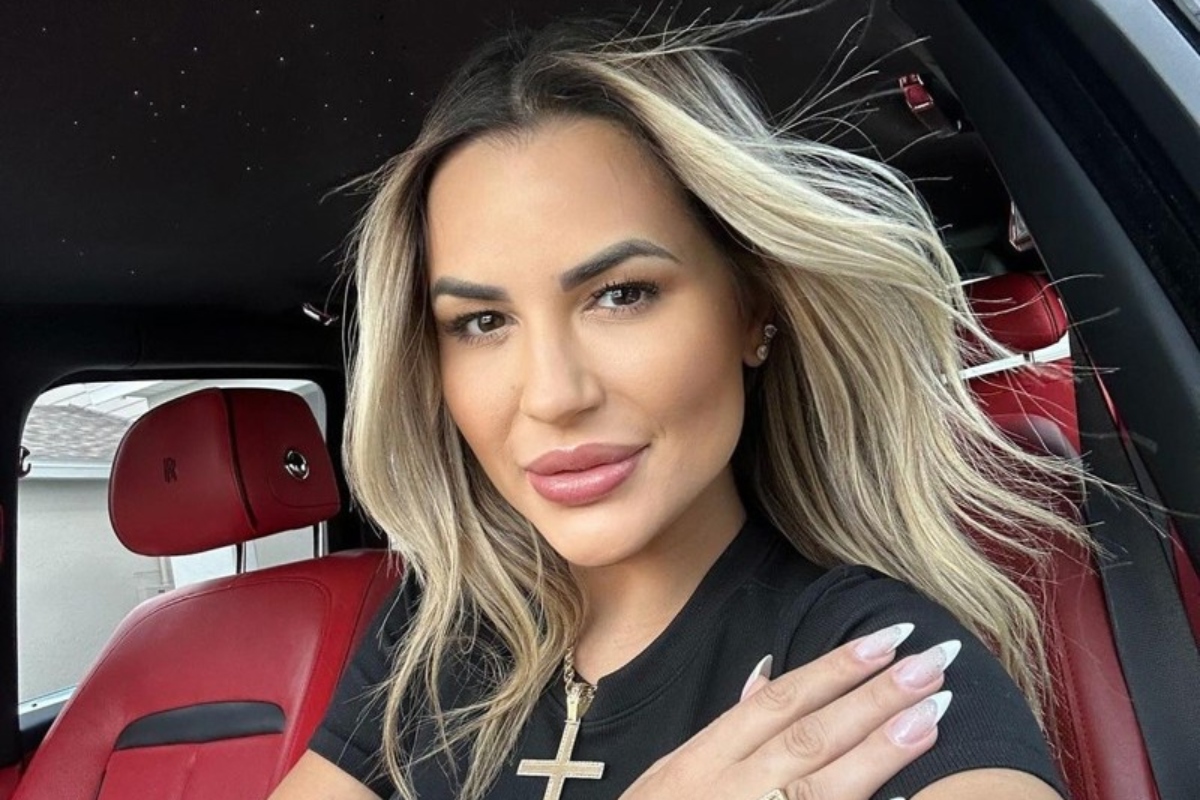 Deolane Bezerra