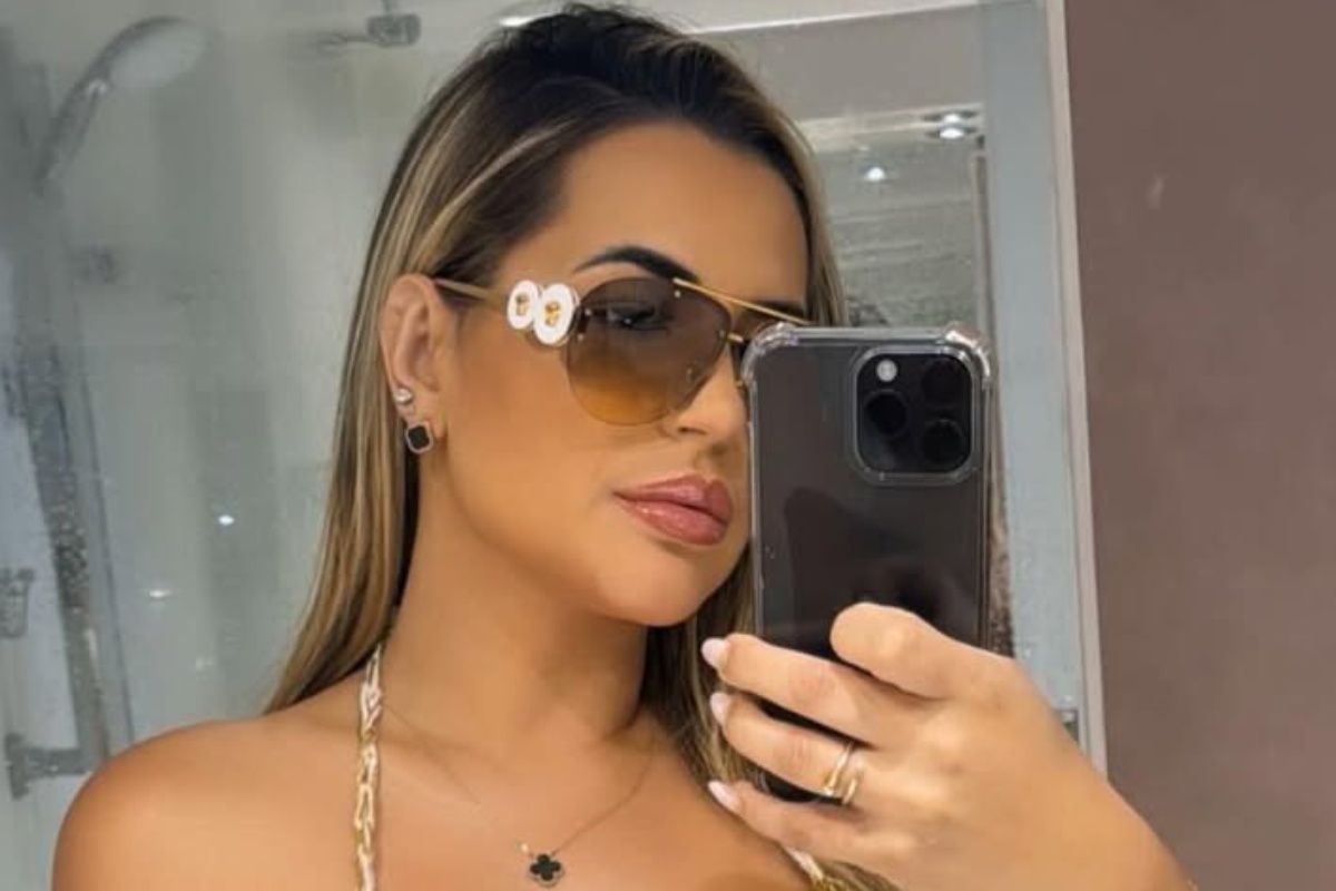 deolane bezerra fazendo selfie