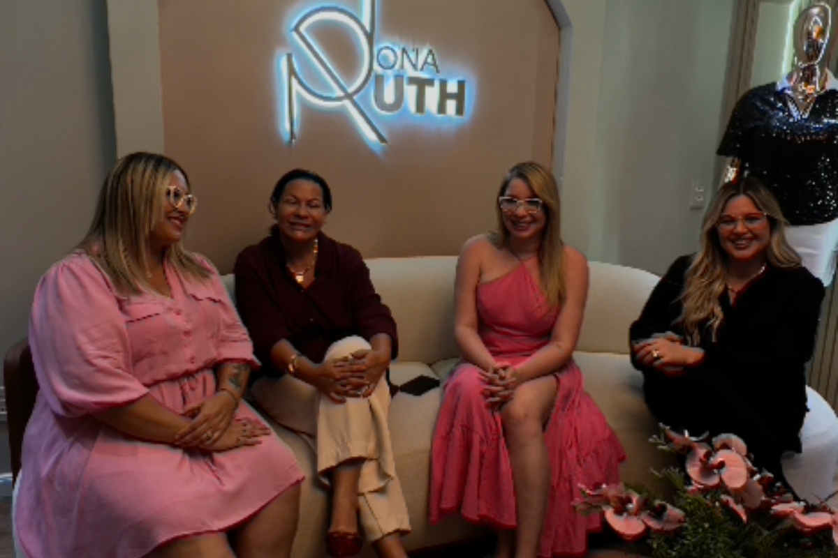 Dona Ruth reúne sósias de Marília Mendonça