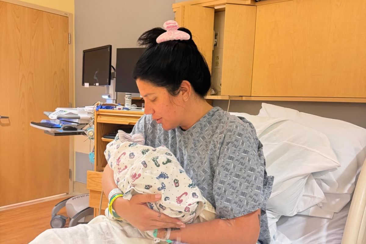 Laura Mellado com a filha