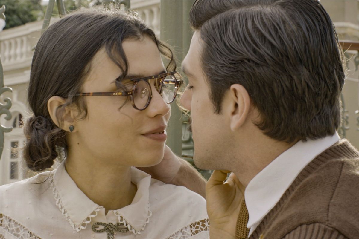 Após beijo, Manoel pede Ana Maria em namoro em 'A Nobreza do Amor'