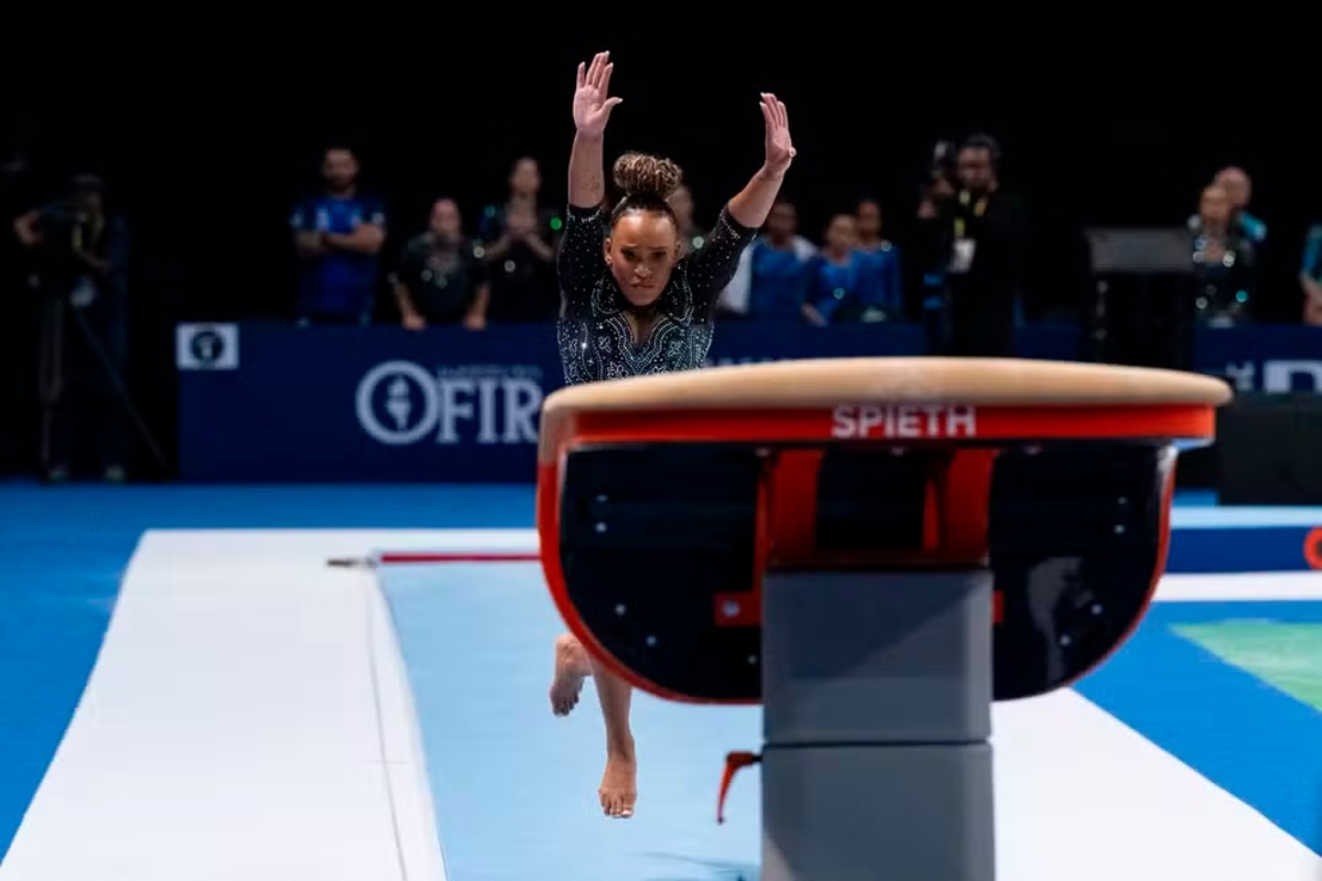 Rebeca Andrade volta a competir