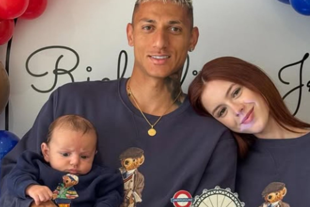 Richarlison com esposa e filho