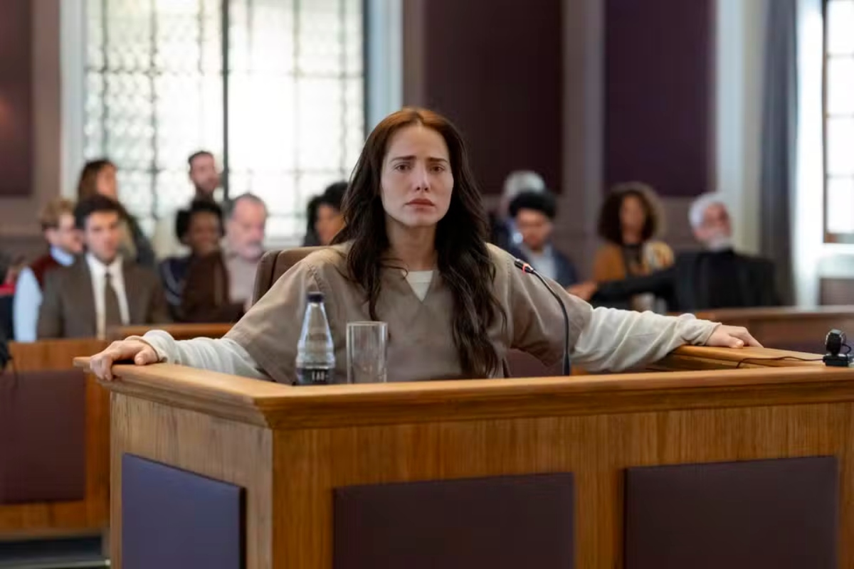 Adriana (Letícia Colin) no tribunal