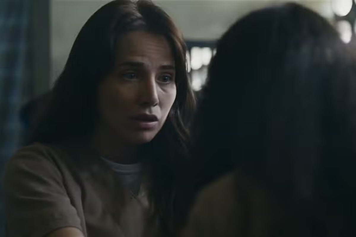 Adriana (Letícia Colin)