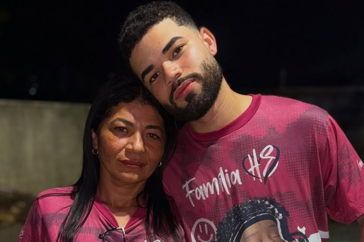hytalo santos com a mãe