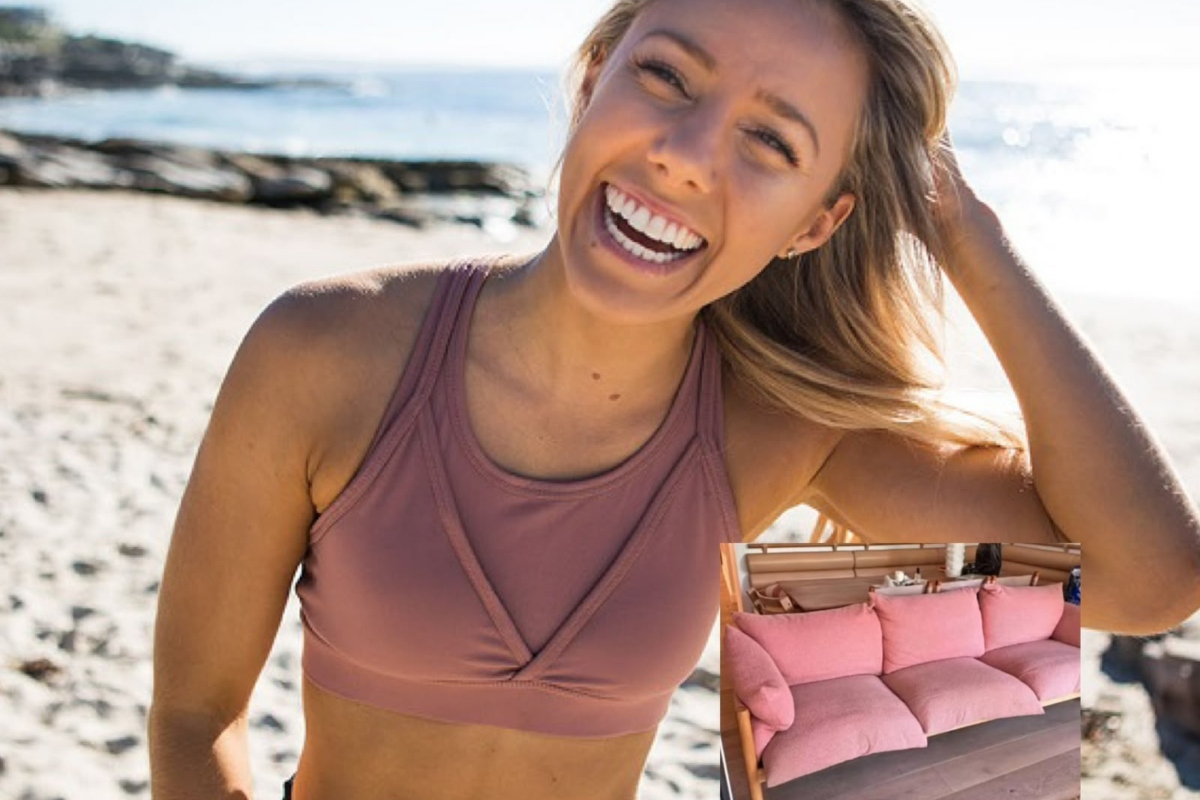 A influencer Sarah Day colocou o sofá à venda
