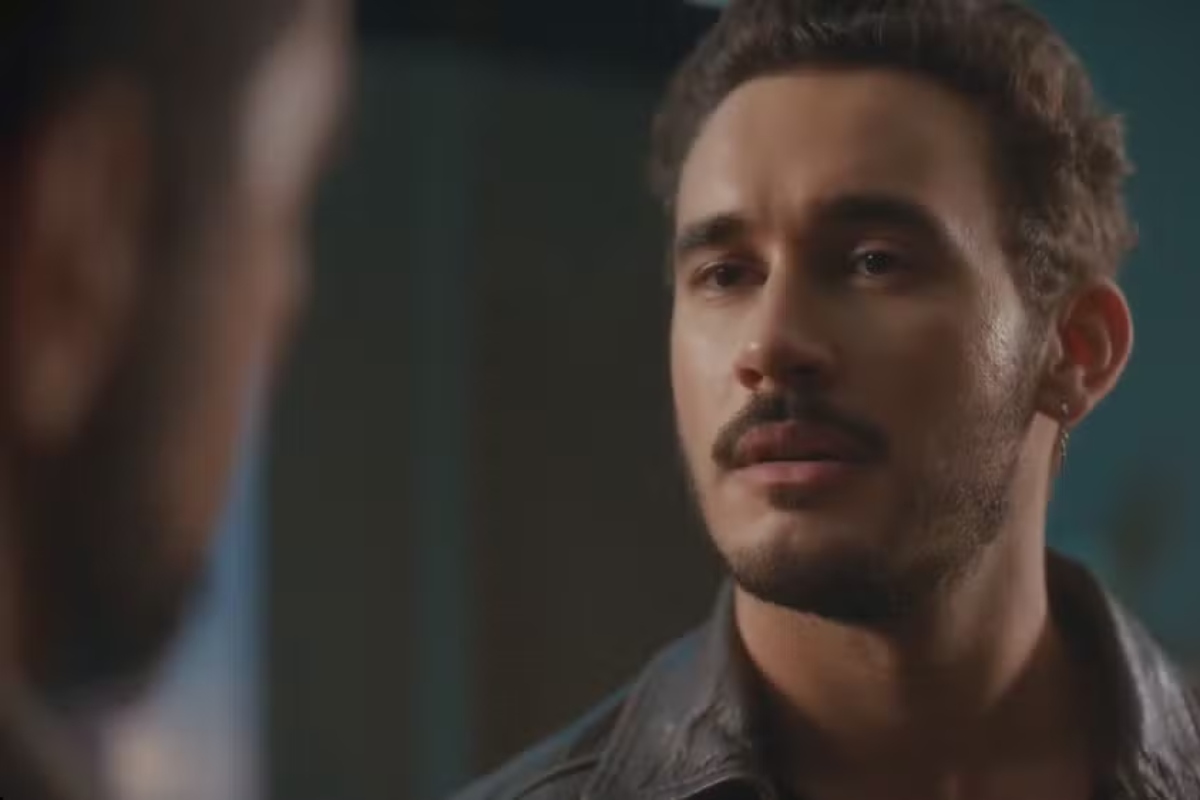João Raul (Filipe Bragança) confronta Ronei (Thomás Aquino)