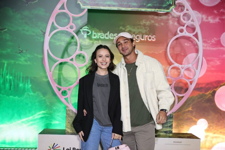 Larissa Manoela e André Luiz Frambach