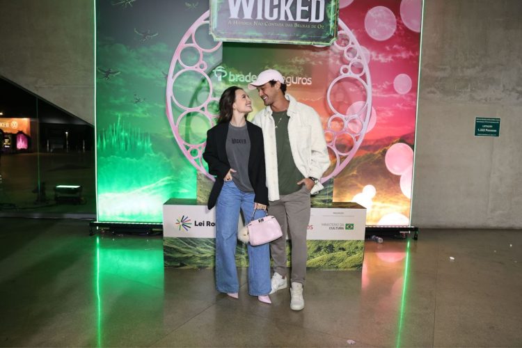 Larissa Manoela e André Luiz Frambach