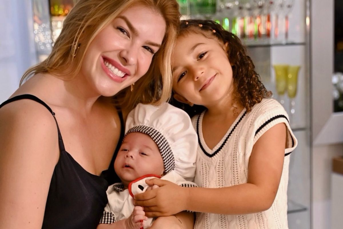 Lore Improta com os filhos Liz e Levi