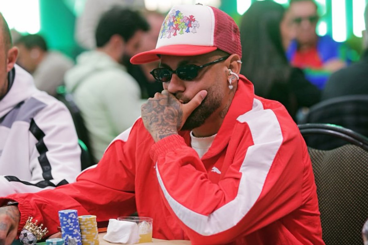Neymar jogando pôquer
