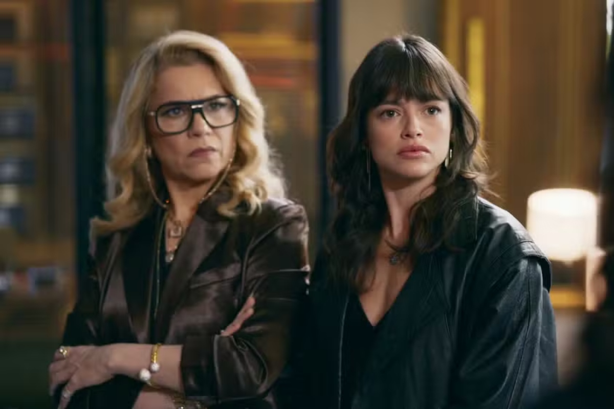 Pilar (Isabel Teixeira) e Ingrid (Agatha Moreira)