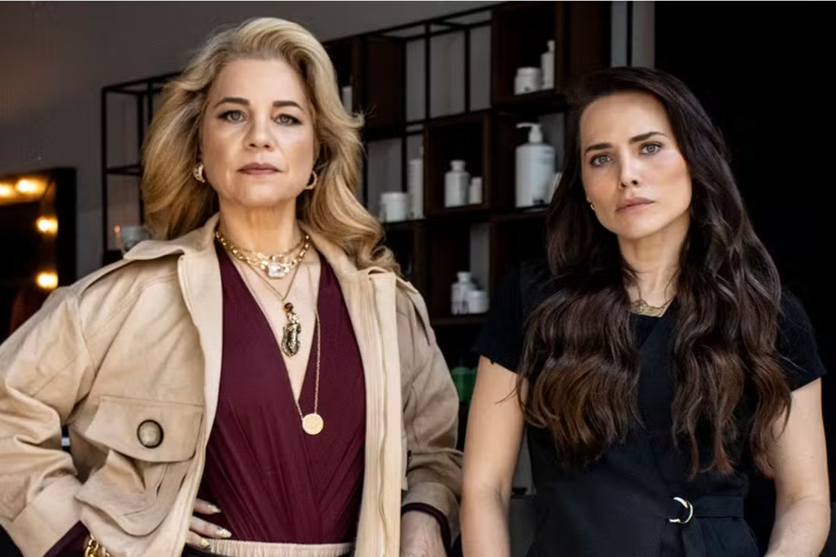 Pilar (Isabel Teixeira) e Adriana (Letícia Colin) na nova fase de Quem Ama Cuida